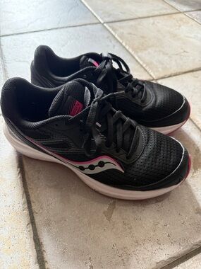 Saucony Women's Black and Pink Athletic Running Shoes